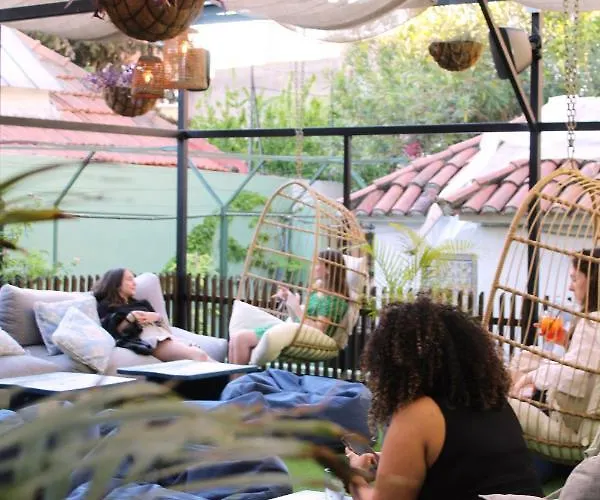 Sant Jordi אכסניה