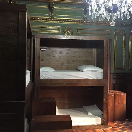 Hostel Sant Jordi