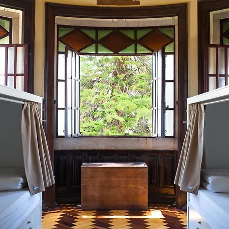 Sant Jordi بيت شباب *