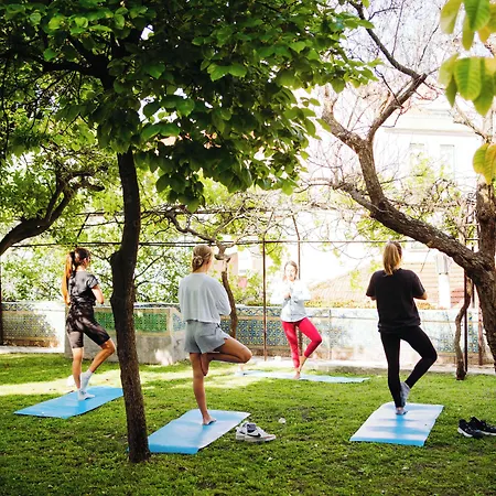 Sant Jordi بيت شباب
